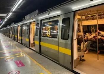 DMRC ने मेट्रो की संडे टाइमिंग में किया बदलाव, 8 नहीं सुबह 6 बजे से चलेगी मेट्रो