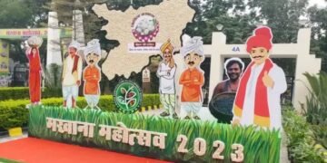 मखाना महोत्सव: 30 कृषकों को DM ने दिया प्रशिक्षण प्रमाणपत्र