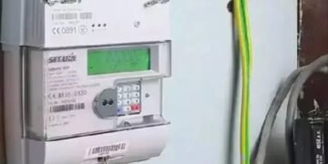 वाराणसी में आकाशीय बिजली के प्रभाव से मीटर खराब