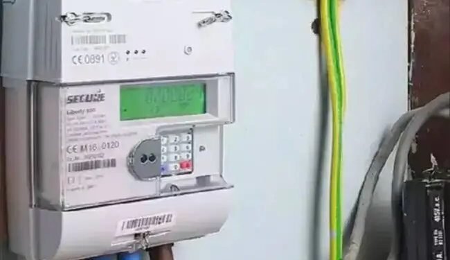 वाराणसी में आकाशीय बिजली के प्रभाव से मीटर खराब