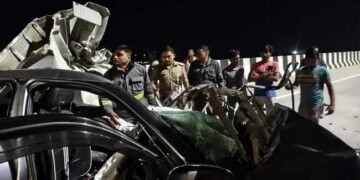 डिवाइडर से टक्कर के बाद ट्रक ने रौंदा, कन्नौज के 5 डॉक्टरों की मौत, जानें कैसे हुआ हादसा