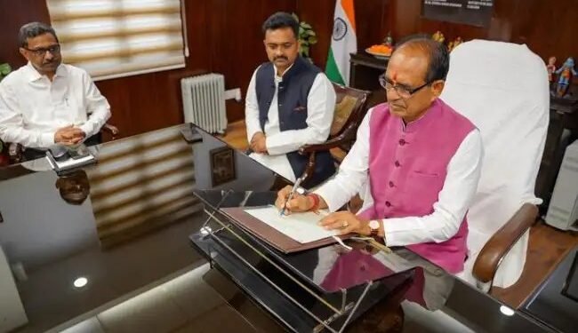 100 दिनों के मिशन पर शिवराज! अधिकारियों को निर्देश, किसानों की इन समस्याओं पर हो काम