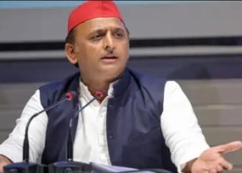 रनवे से हेलीकॉप्टर चोरी होने पर अखिलेश यादव ने उठाए कानून व्यवस्था पर सवाल
