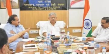केन्द्रीय पशुपालन मंत्री ने अधिकारीयों के साथ बैठक कर जानकारी प्राप्त की