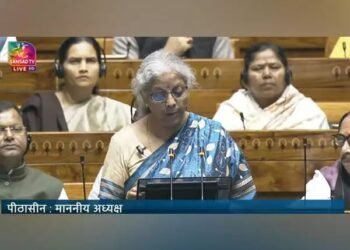वित्त मंत्री सीतारमण ने पेश किया बजट, PM MODI ने दी बधाई