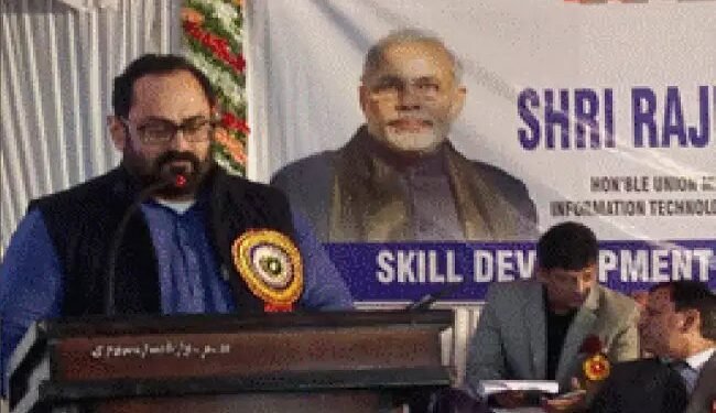 केंद्रीय मंत्री राजीव चंद्रशेखर ने युवाओं को नियुक्ति पत्र वितरित किए