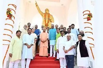 UP: CM YOGI ने अपनी कैबिनेट के साथ डॉ. आंबेडकर को दी श्रद्धांजलि