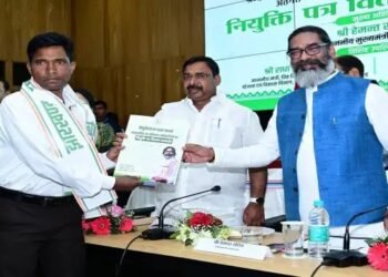 झारखंड में ITI सिलेबस में शामिल AI, सीएम ने 49 ट्रेनिंग अधिकारियों को सौंपे नियुक्ति पत्र