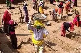 ग्रामीण नौकरियों के परिव्यय में 50% बढ़ोतरी की संभावना