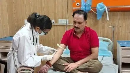 यमुना में डुबकी लगाने वाले BJP चीफ अस्पताल में भर्ती, सांस लेने में आई दिक्कत