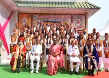 हिमाचल प्रदेश के केंद्रीय विश्वविद्यालय के 7वें दीक्षांत समारोह में शामिल हुई