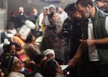 राहुल गांधी पहुंचे AIIMS, मरीजों से जानी समस्याएं, किया ये वादा!