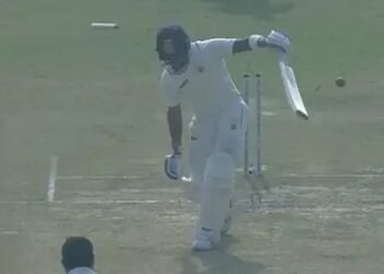 12 साल बाद विराट की रणजी में वापसी, छह रन पर हुए क्लीन बोल्ड, फैंस में दिखी निराशा!