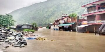 उत्तराखंड में उफान पर आई नदियां, बागेशवर में सभी स्कूल बंद