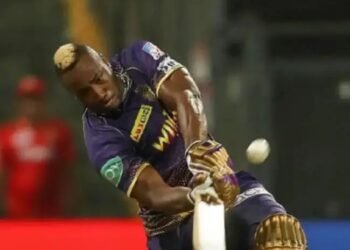 वेस्टइंडीज के ऑलराउंडर आंद्रे रसेल ने एक बार फिर 107 मीटर का छक्का जड़ा