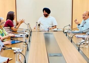 केन्द्रीय रेल राज्य मंत्री ने रेलवे बोर्ड के सदस्यों के साथ उच्च स्तरीय समीक्षा बैठक