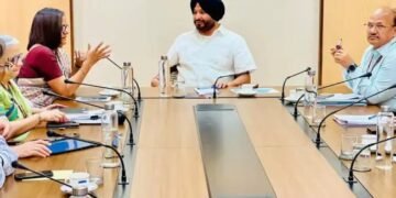 केन्द्रीय रेल राज्य मंत्री ने रेलवे बोर्ड के सदस्यों के साथ उच्च स्तरीय समीक्षा बैठक