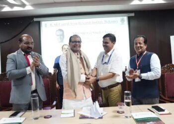 केंद्रीय कृषि मंत्री ने बरेली स्थित ICAR–CARI का दौरा कर अनुसंधान गतिविधियों की समीक्षा की