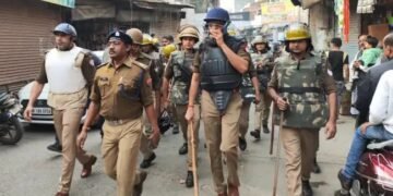 संभल हिंसा: पुलिस का बड़ा एक्शन! सड़कों पर लगेंगे पत्थरबाजों के पोस्टर, की जाएगी वसूली