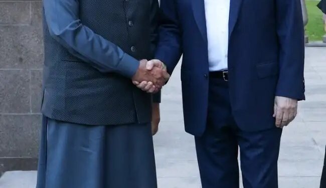 PM MODI पहुंचे रूस, पुतिन से मिलकर उठाया ये मुद्दा, तुरंत हुआ बड़ा ऐलान