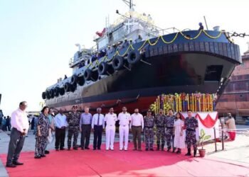 मेक इन इंडिया के तहत गुजरात में 25 टी बोलार्ड पुल टग, बलजीत यार्ड 306 को लॉन्च किया