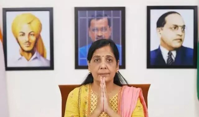 सुनीता केजरीवाल ने लिया VSR, जानें अब सरकार की ओर से कौन सी मिल रही सुविधाएं