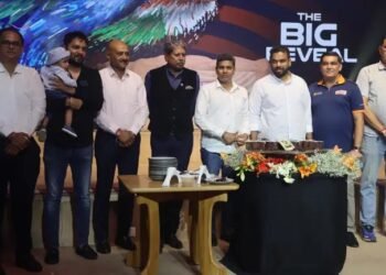 कपिल देव ने टी20 मुंबई लीग 2025 के लिए सोबो मुंबई फाल्कन्स के ब्रांड एंबेसडर के रूप में जर्सी लॉन्च की