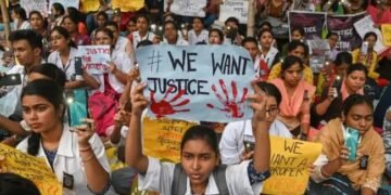 कोलकाता रेप मर्डर केस: डॉक्टरों की हड़ताल से OPD सेवाएं बांधित, रखीं ये बड़ी मांगे