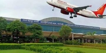 वाराणसी एयरपोर्ट पर एयर होस्टेस से बैडटच