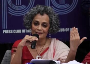 अरुंधति रॉय शेख शौकत हुसैन के खिलाफ मुकदमा चलाने की मंजूरी मिली