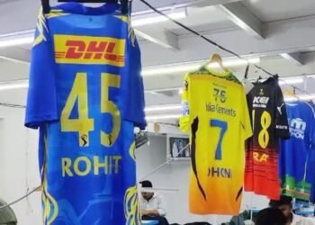 सूरत के कपड़ा बाजार में बनीं IPL खिलाड़ियों की जर्सी, कपड़ा मंडी को हुआ 75 करोड़ का मुनाफा