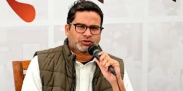अनशन कर रहे प्रशांत किशोर की बिगड़ी तबीयत, अस्पताल में भर्ती