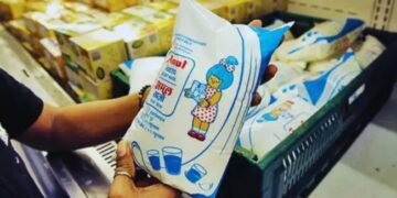 अमूल और मदर डेयरी ने फिर बढ़ाए दूध के दाम, जानें कितनी पहुंची कीमतें