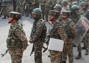 J&K: कुलगाम में आतंकवादियों के खिलाफ बड़ा ऑपरेशन, 5 दहशतगर्द ढेर!