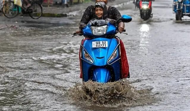UP Weather Alert: नोएडा, गाजियाबाद, मथुरा समेत इन जिलों में रेड अलर्ट, 25 जुलाई से फिर एक्टिव होगा मॉनसून!