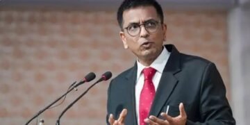 मुख्य न्यायाधीश डीवाई चंद्रचूड़ से लंबित मामले को तेजी से हल करने का अनुरोध