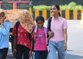 पहाड़ी राज्यों में बदल रहा मौसम, दिल्ली में कमर तोड़ गर्मी, जानें क्या है मौसम अपडेट?