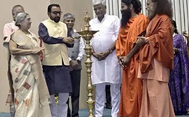 ‘एक पृथ्वी, एक स्वास्थ्य’ थीम पर आधारित वैश्विक योग सम्मेलन का दिल्ली में उद्घाटन