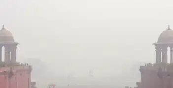 इन राज्यों में बारिश की संभावना, दिल्ली में कोहरे का कहर, जानें क्या है मौसम अपडेट?