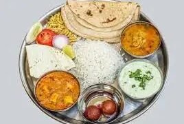 वेज थाली चिकन थाली से ज्यादा महंगी क्यों है? पढ़िए पूरी सच्चाई