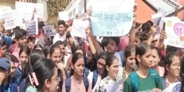 NEET की परीक्षा पर बढ़ा बवाल, गड़बड़ी के बीच उठी SIT जांच की मांग