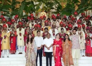 अंबानी परिवार ने किया 50 बेटियों को विदा,उपहार में दी सोने- चांदी समेत ये चीजें