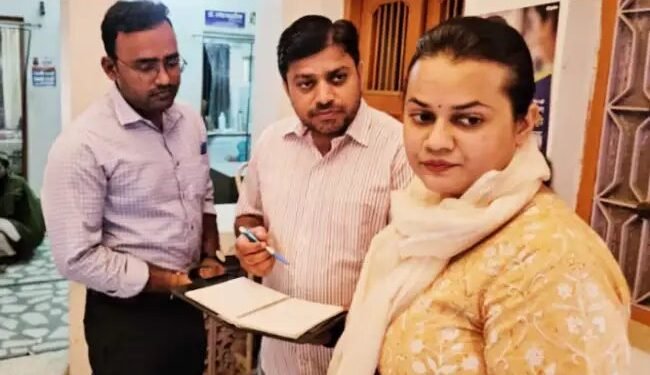 बाड़मेर में आई IAS टीना डाबी, दफ्तरों और सड़कों पर एक्शन!