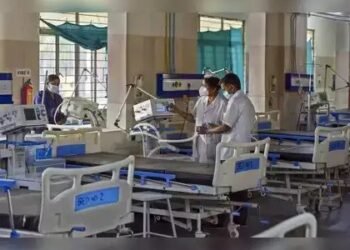 CAG की रिपोर्ट ने बढ़ाई केजरीवाल की टेंशन! दिल्ली के अस्पतालों से गायब ICU और एम्बुलेंस