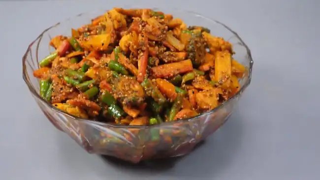 घर पर बनाएं चटपटा मिक्स वेज आचार, हर बच्चों से लेकर बुजुर्गों का फेवरेट