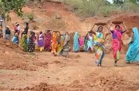 मनरेगा कार्य की घटती मांग ग्रामीण आय में वृद्धि को दर्शाती है