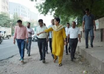 दिवाली तक दिल्ली होगी गड्ढामुक्त, AAP की पूरी कैबिनेट ने किया निरीक्षण