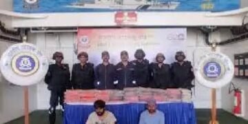 भारतीय तटरक्षक बल ने 173 किलोग्राम मादक पदार्थ के साथ दो सदस्यों को गिरफ्तार किया