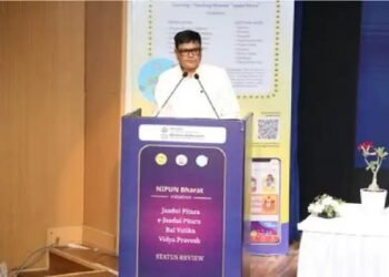 संजय कुमार ने शिक्षा के व्यापक लक्ष्यों  को हासिल करने के लिए बैठक की अध्यक्षता की