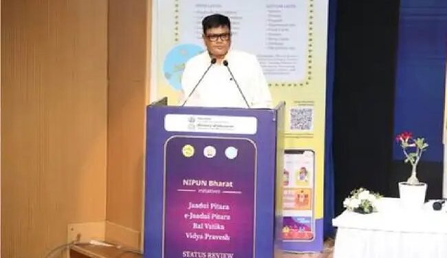 संजय कुमार ने शिक्षा के व्यापक लक्ष्यों  को हासिल करने के लिए बैठक की अध्यक्षता की